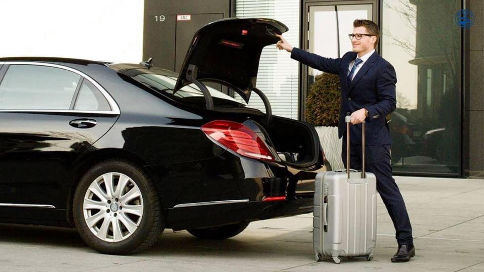 DỊCH VỤ XE ĐƯA ĐÓN ĐI CÔNG TÁC – CHUYÊN NGHIỆP & ĐÚNG GIỜ